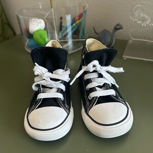 Black hi-top Converse Chuck Taylor size 8C toddler